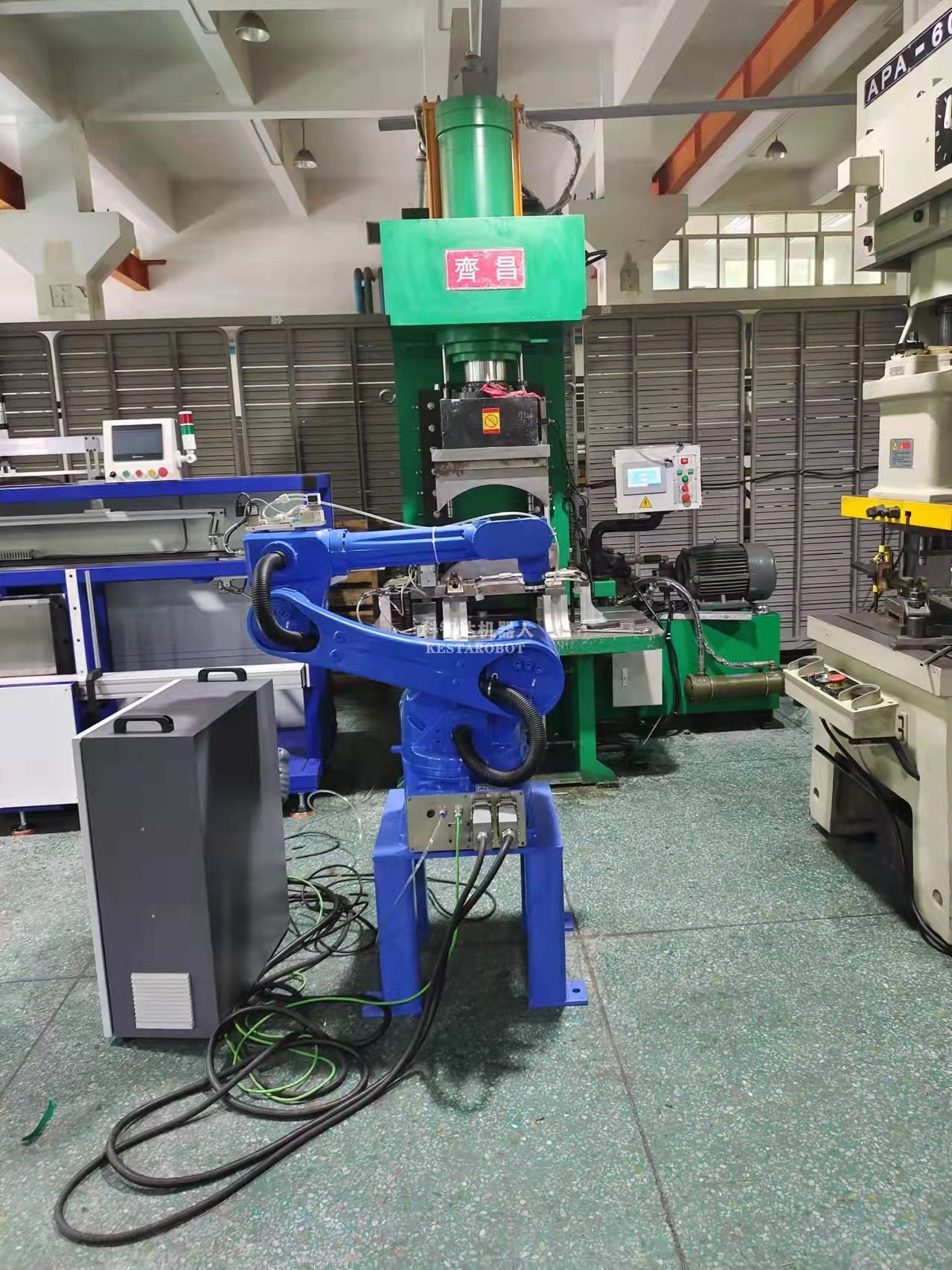 豪橫老板上六軸沖壓機器人代替工人(圖4) 豪橫老板上六軸沖壓機器人代替工人(圖4)