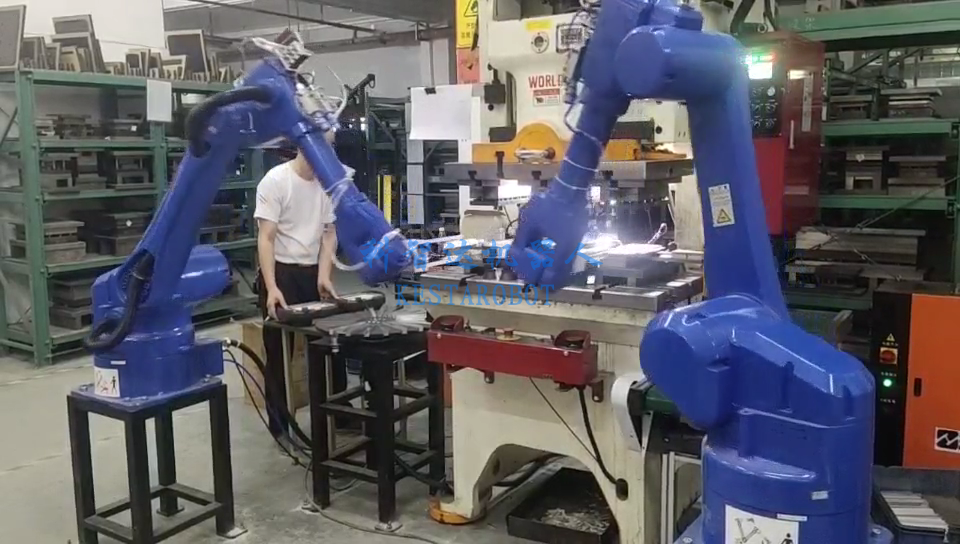 二拖一沖壓機器人(圖1) 二拖一沖壓機器人(圖1)